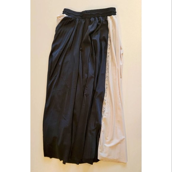 VALENTINO black and white accordion pleated skirt, Women's size XS - Picture 4 of 7